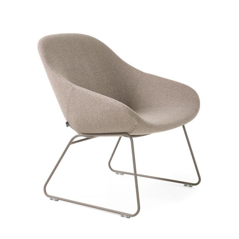Beso Lounge Chair With Sledge Base