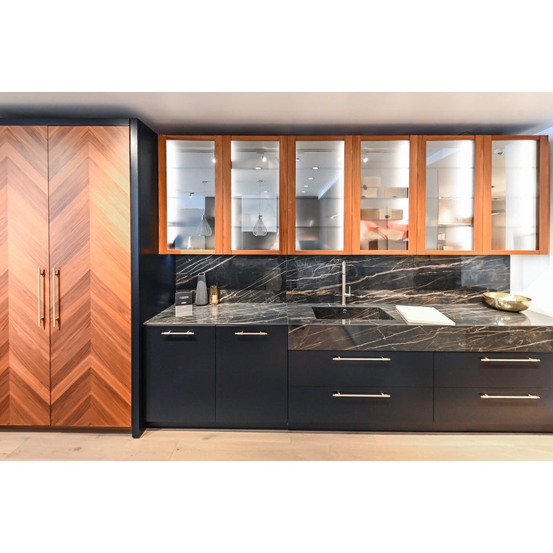 Composit Modern Two Toned Butler’s Pantry with Quartz Countertop and Sink