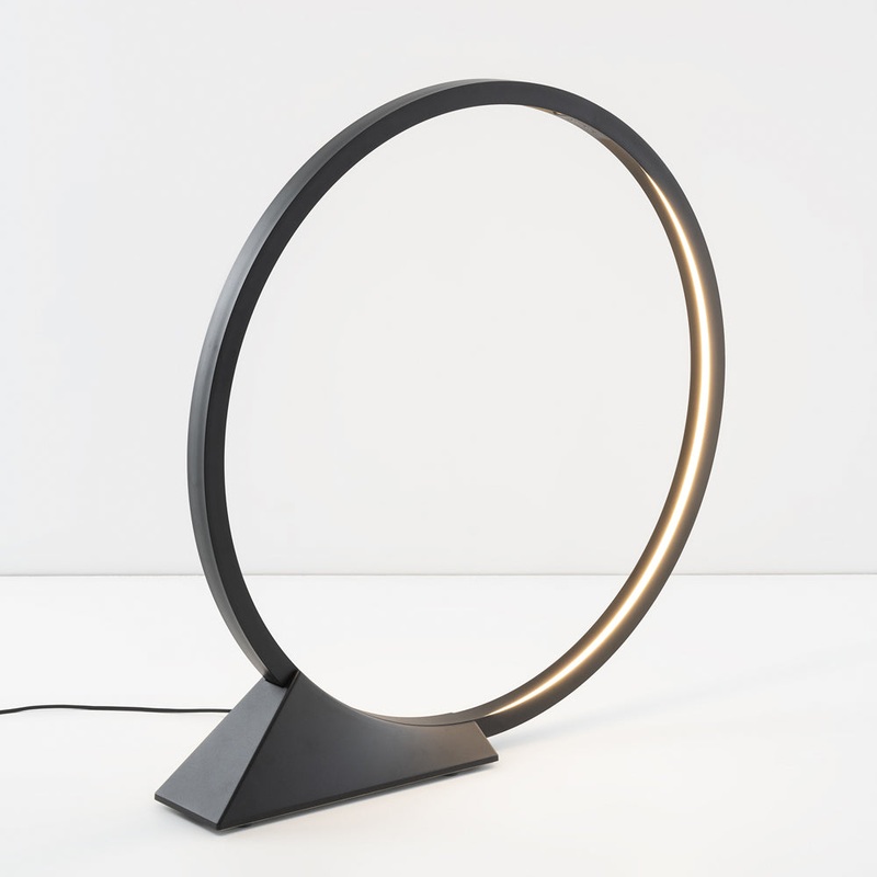 “O” Outdoor Floor Lamp