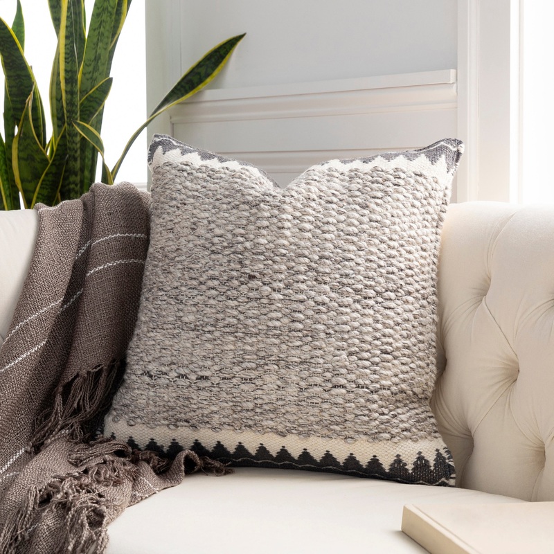 Faroe Knotted Pillow